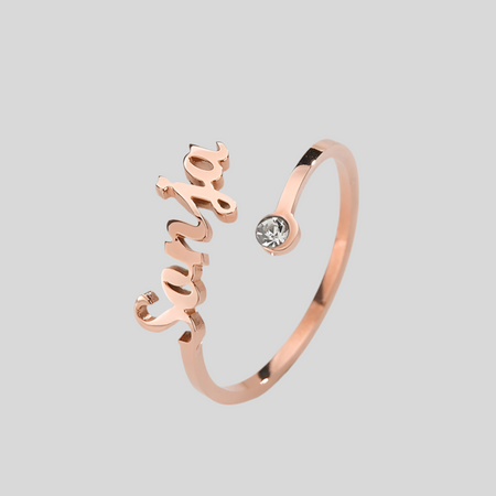 Anello con nome e pietra portafortuna