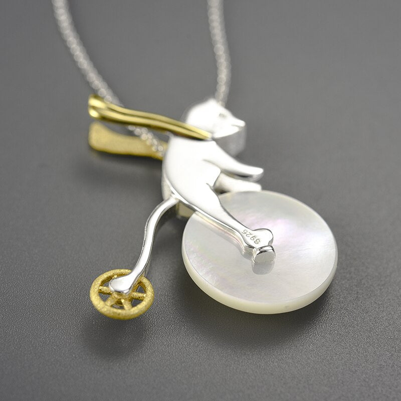 Collier pendentif Ours acrobate