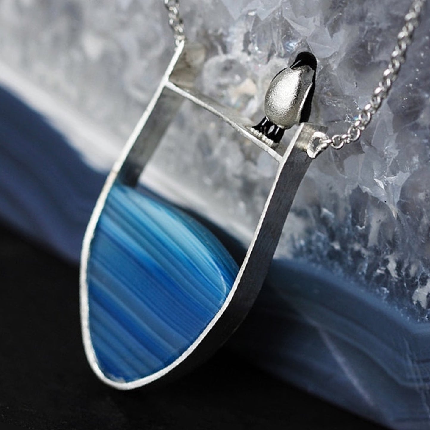 Collier pendentif Pingouin sur la banquise